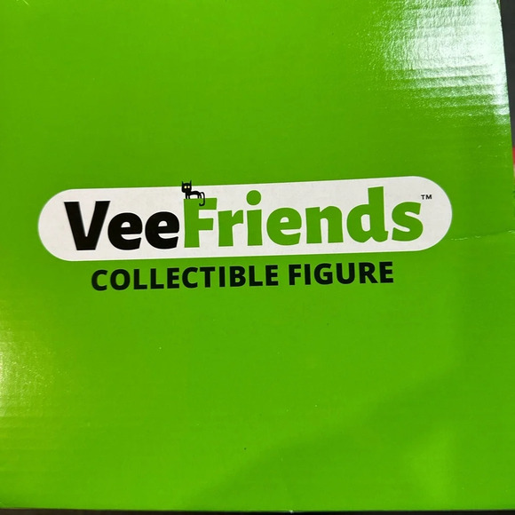 VeeFriend Collectible Figurine - be the Bigger Person - Picture 2 of 3